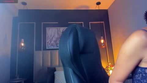 Snapshot of nichole_bree chatting on 02-14-25, 11:42 Nichole online show from 02-14-25, 11:42