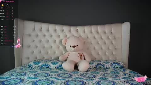 Snapshot of nichole_bree chatting on 03-10-25, 07:18 Nichole online show from 03-10-25, 07:18