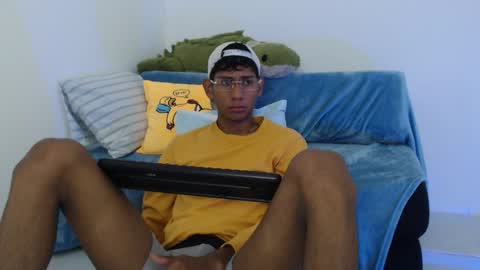 Snapshot of nick_collins20 chatting on 10-31-25, 01:39 Nick online show from 10-31-25, 01:39