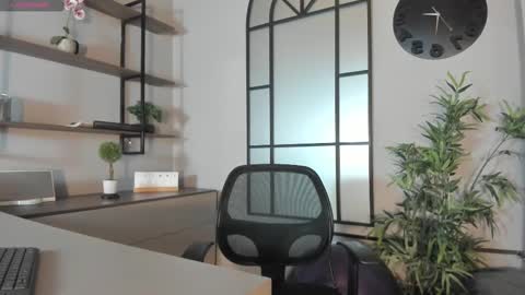 Snapshot of nick_torn chatting on 09-19-25, 12:50 Nick online show from 09-19-25, 12:50