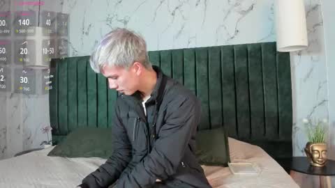 Snapshot of nick_torn chatting on 10-21-25, 11:55 Nick online show from 10-21-25, 11:55