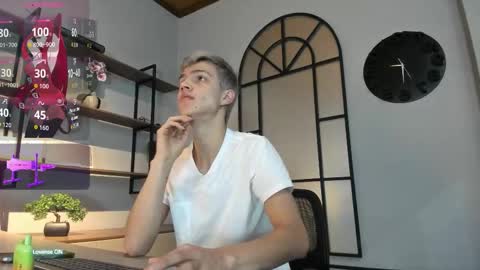 Snapshot of nick_torn chatting on 10-22-25, 12:05 Nick online show from 10-22-25, 12:05