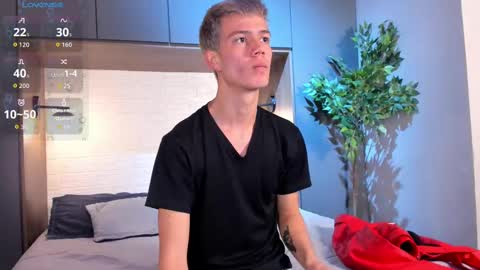 Snapshot of nick_torn chatting on 10-23-25, 12:15 Nick online show from 10-23-25, 12:15