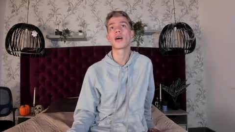 Snapshot of nick_torn chatting on 10-28-25, 12:09 Nick online show from 10-28-25, 12:09