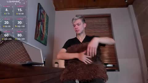 Snapshot of nick_torn chatting on 11-03-25, 12:28 Nick online show from 11-03-25, 12:28