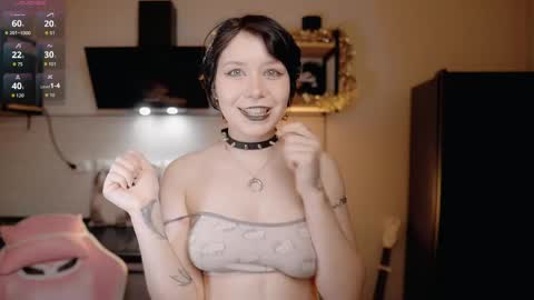 Snapshot of nickari_x chatting on 04-18-26, 05:44 nickari_x online show from 04-18-26, 05:44