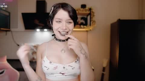 Snapshot of nickari_x chatting on 04-19-26, 05:40 nickari_x online show from 04-19-26, 05:40