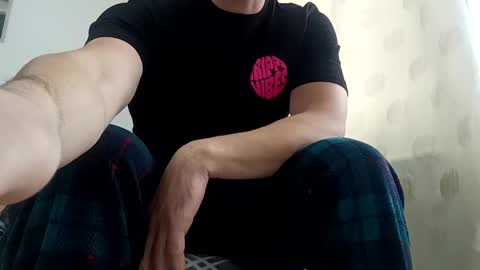 Snapshot of nickcarlosxx chatting on 01-14-25, 11:53 Nick online show from 01-14-25, 11:53