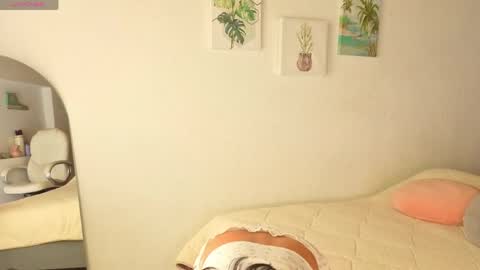 Snapshot of nickeymoon chatting on 04-13-26, 12:43 Nicole Silvermoon online show from 04-13-26, 12:43