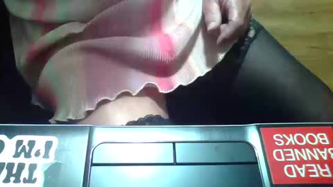 Snapshot of nickibabe1980 chatting on 10-15-25, 05:57 nickibabe1980 online show from 10-15-25, 05:57