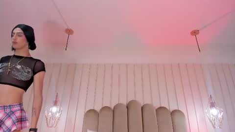 nickiwestt___ online show from 06-20-26, 07:27