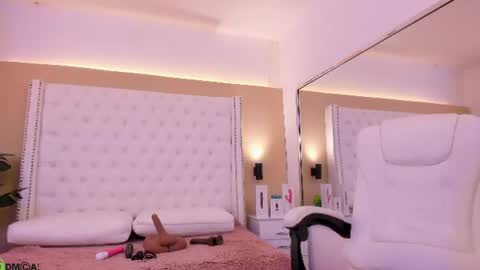 nickky online show from 06-19-26, 01:37
