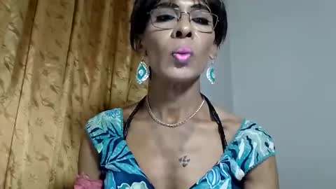 Snapshot of nicklamama chatting on 10-31-25, 06:47 softnickla online show from 10-31-25, 06:47