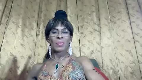 Snapshot of nicklamama chatting on 11-15-25, 11:54 softnickla online show from 11-15-25, 11:54