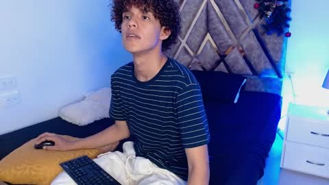 Nickolas Muoz online show from 12-25-24, 04:12