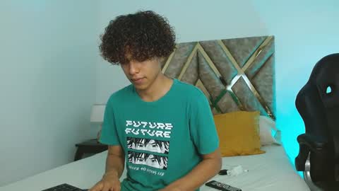 Nickolas Muoz online show from 01-08-25, 03:07