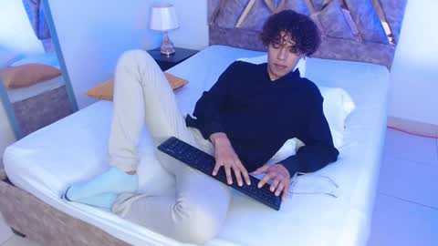 Nickolas Muoz online show from 01-09-25, 11:36