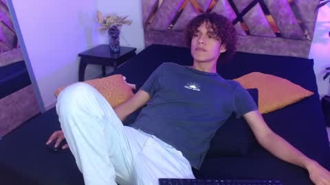Nickolas Muoz online show from 02-01-25, 02:45