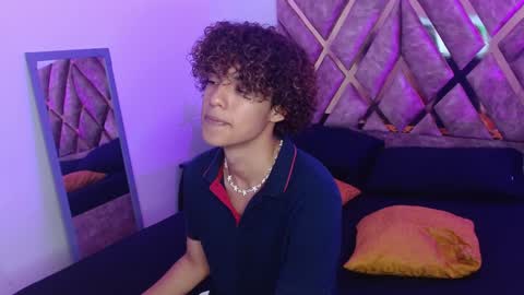 Nickolas Muoz online show from 02-03-25, 01:51
