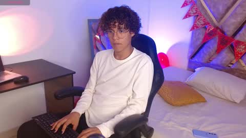 Nickolas Muoz online show from 02-17-25, 02:59