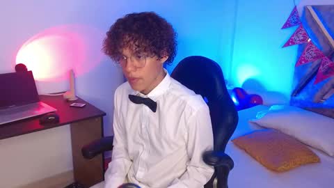 Nickolas Muoz online show from 02-18-25, 02:59