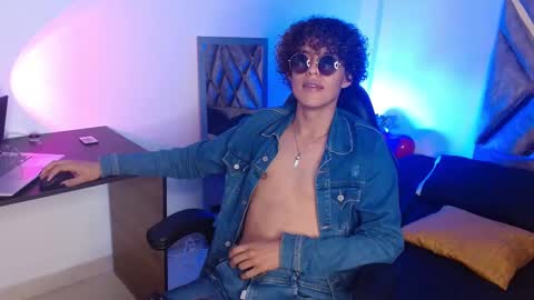Nickolas Muoz online show from 02-21-25, 04:26