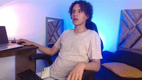Nickolas Muoz online show from 02-26-25, 03:52