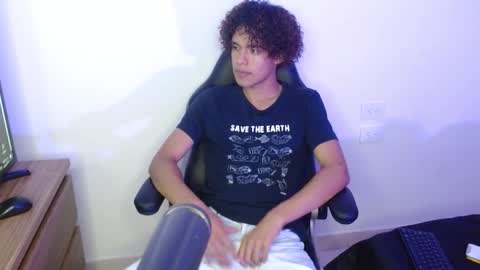 Nickolas Muoz online show from 09-10-25, 03:23