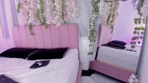 Snapshot of nicky_bonny18 chatting on 02-16-26, 12:23 nicky_bonny18 online show from 02-16-26, 12:23