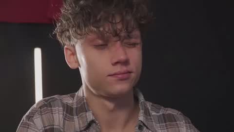 Snapshot of nicky_neal chatting on 10-05-25, 12:42 Nicky Neal online show from 10-05-25, 12:42