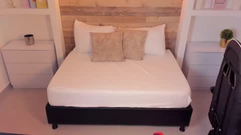 Nicky  online show from 10-12-25, 02:43