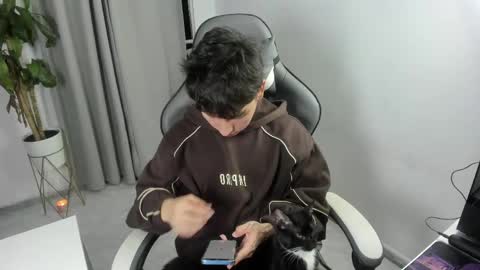 Nico  online show from 04-18-26, 04:16