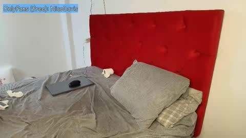 Snapshot of nicodavis chatting on 03-21-26, 01:21 nicodavis online show from 03-21-26, 01:21