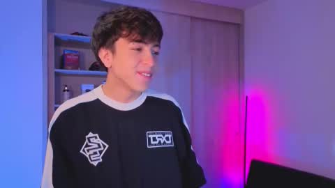 Nicolas online show from 10-17-25, 08:22