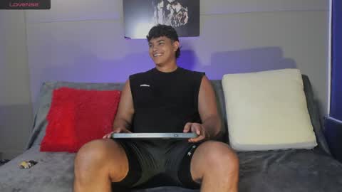 Snapshot of nicol_and_thiago_212 chatting on 05-02-26, 09:31 nicol_and_thiago_212 online show from 05-02-26, 09:31