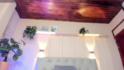 Snapshot of nicol_snow chatting on 12-17-24, 01:16 Your baby Nicol online show from 12-17-24, 01:16