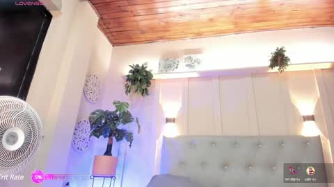 Snapshot of nicol_snow chatting on 12-21-24, 01:21 Your baby Nicol online show from 12-21-24, 01:21