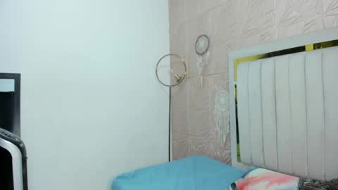 Snapshot of nicol_zurich chatting on 04-16-26, 07:47 NIKOL online show from 04-16-26, 07:47