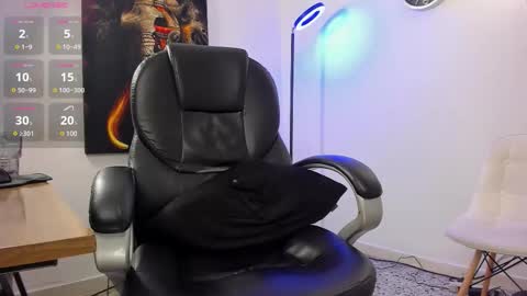 Snapshot of nicolass_fellener chatting on 10-28-25, 06:17 Nicolas Fellener online show from 10-28-25, 06:17