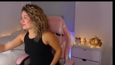 Snapshot of nicolblossom_ chatting on 03-05-26, 01:40 Nicol online show from 03-05-26, 01:40