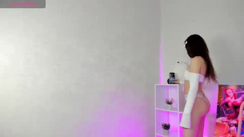 Snapshot of nicole_charm chatting on 12-11-24, 03:35 GMT7TueWedThSu 0300am-0900am. Sa 1000am-0400pm online show from 12-11-24, 03:35