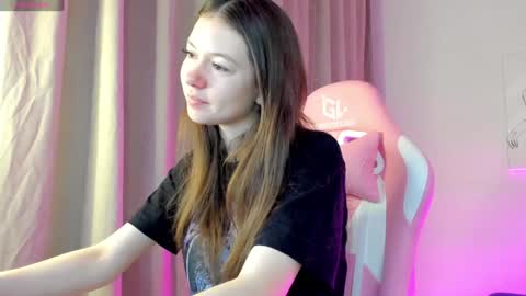 Snapshot of nicole_charm chatting on 01-07-25, 12:55 GMT7TueWedThSu 0300am-0900am. Sa 1000am-0400pm online show from 01-07-25, 12:55