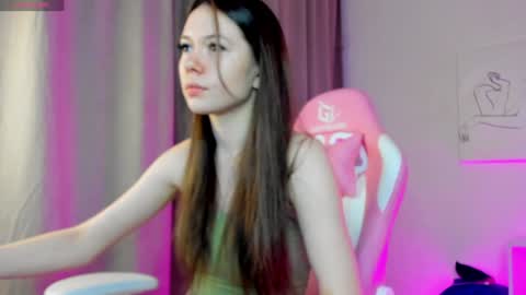 Snapshot of nicole_charm chatting on 02-05-25, 08:25 GMT7TueWedThSu 0300am-0900am. Sa 1000am-0400pm online show from 02-05-25, 08:25