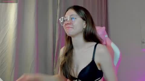 Snapshot of nicole_charm chatting on 02-17-25, 09:08 GMT7TueWedThSu 0300am-0900am. Sa 1000am-0400pm online show from 02-17-25, 09:08