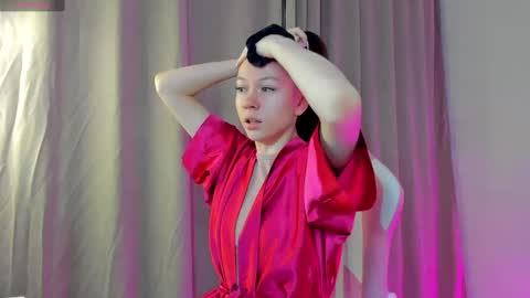 Snapshot of nicole_charm chatting on 02-25-25, 08:41 GMT7TueWedThSu 0300am-0900am. Sa 1000am-0400pm online show from 02-25-25, 08:41