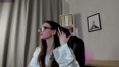 Snapshot of nicole_charm chatting on 03-06-25, 11:20 GMT7TueWedThSu 0300am-0900am. Sa 1000am-0400pm online show from 03-06-25, 11:20