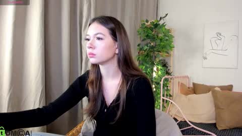 Snapshot of nicole_charm chatting on 09-08-25, 09:03 GMT7TueWedThSu 0300am-0900am. Sa 1000am-0400pm online show from 09-08-25, 09:03