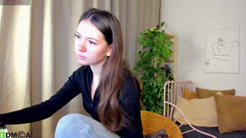 Snapshot of nicole_charm chatting on 09-09-25, 09:58 GMT7TueWedThSu 0300am-0900am. Sa 1000am-0400pm online show from 09-09-25, 09:58