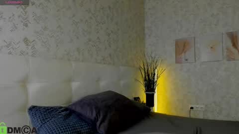 Snapshot of nicole_charm chatting on 10-09-25, 08:18 GMT7TueWedThSu 0300am-0900am. Sa 1000am-0400pm online show from 10-09-25, 08:18