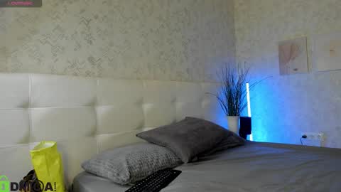 Snapshot of nicole_charm chatting on 10-14-25, 08:20 GMT7TueWedThSu 0300am-0900am. Sa 1000am-0400pm online show from 10-14-25, 08:20